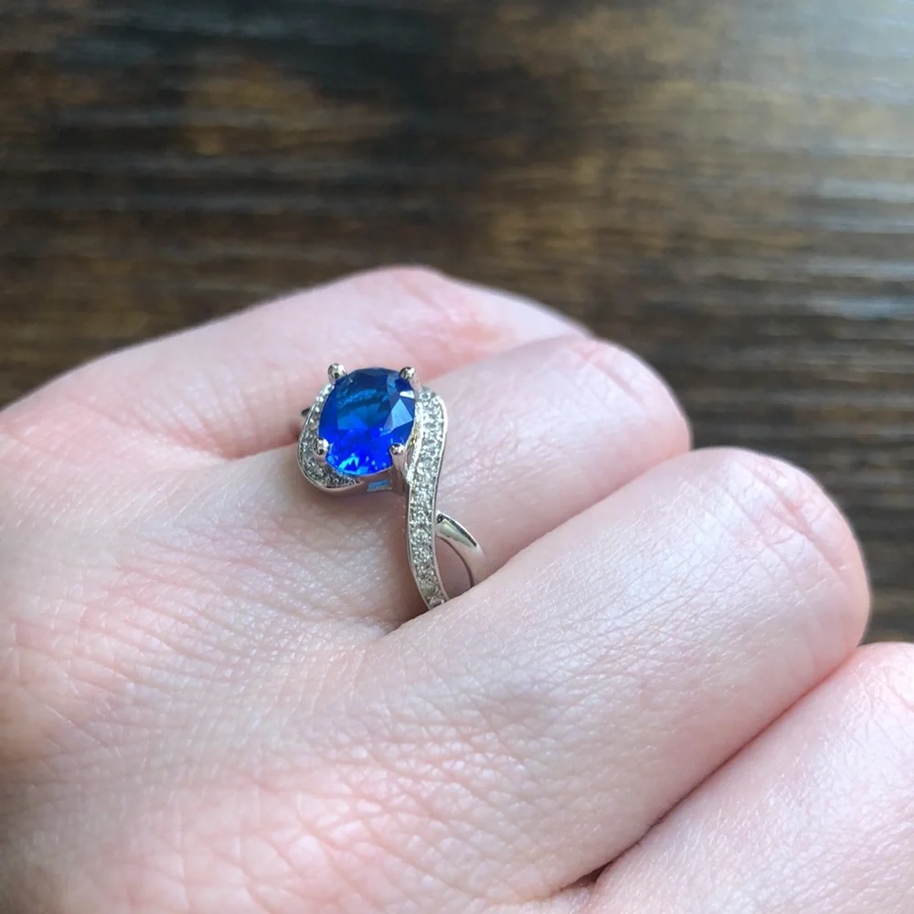 BOGO NWT Costume jewelry ring with blue rhinestone, size 7 - Picture 3 of 5